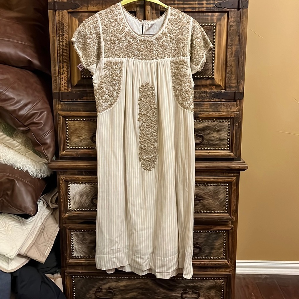Midi embroidered dress